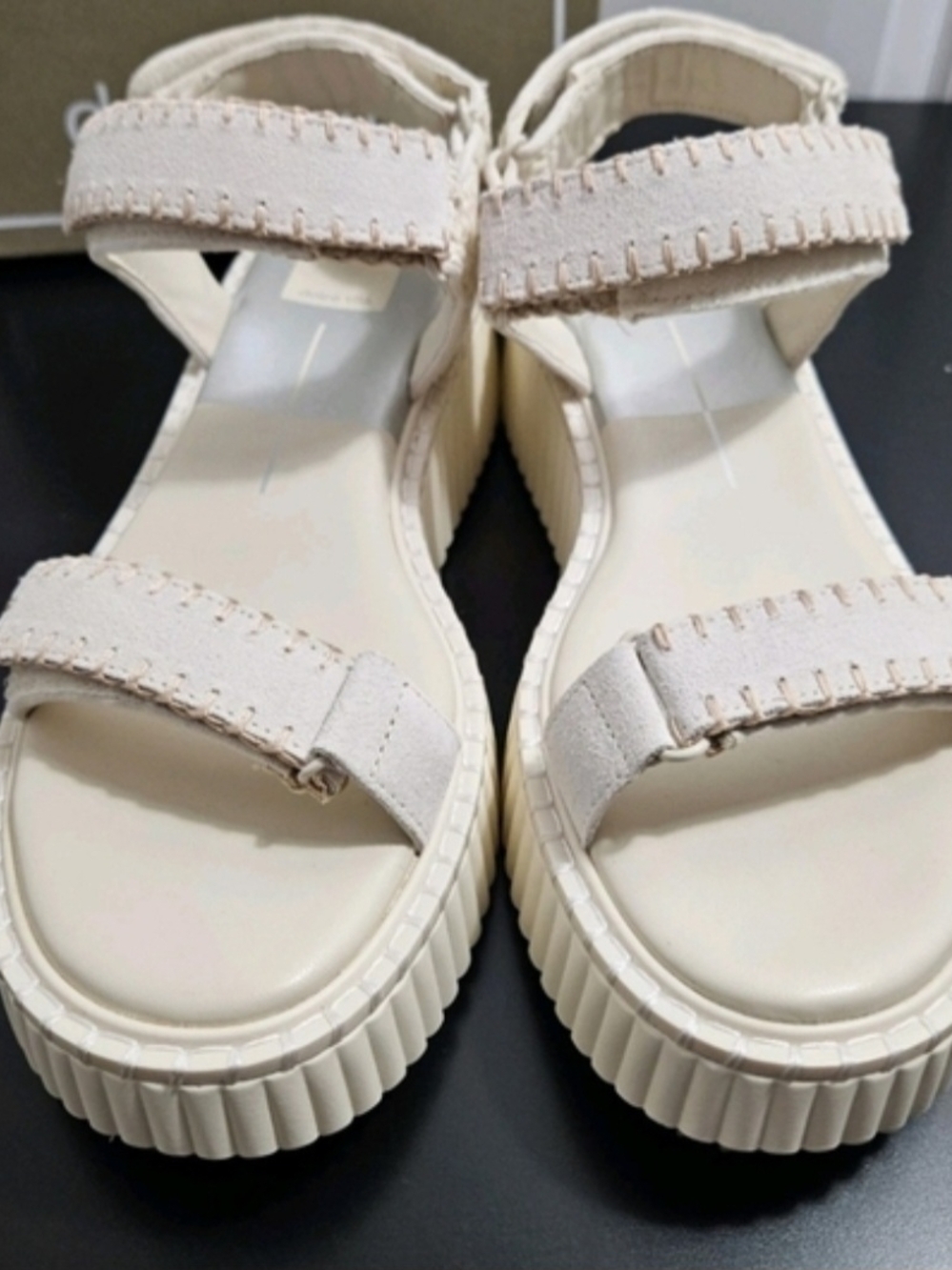 NIB Women's Dolce Vita Debra Platform Sandals in Ivory Suede Size 8.5